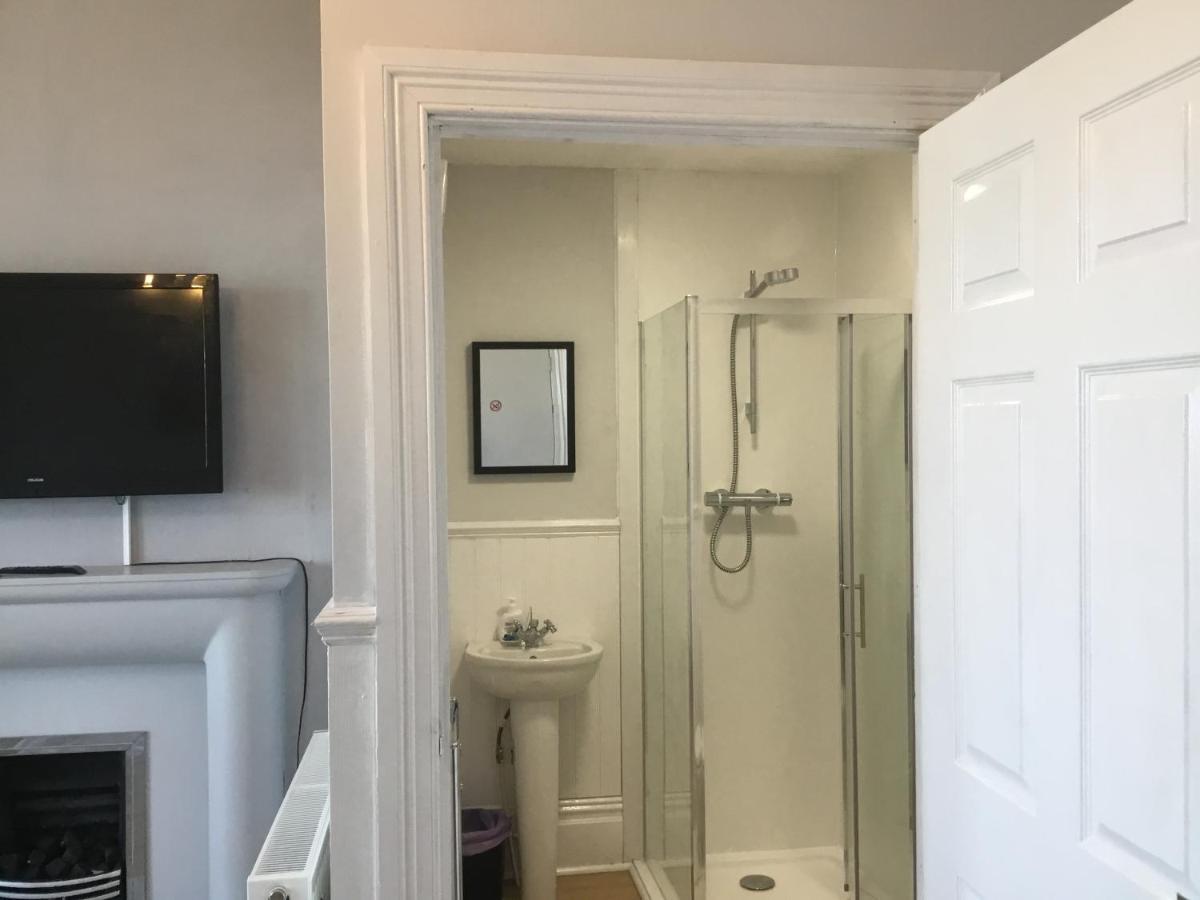 Cara Guesthouse Уитли-Бей Экстерьер фото