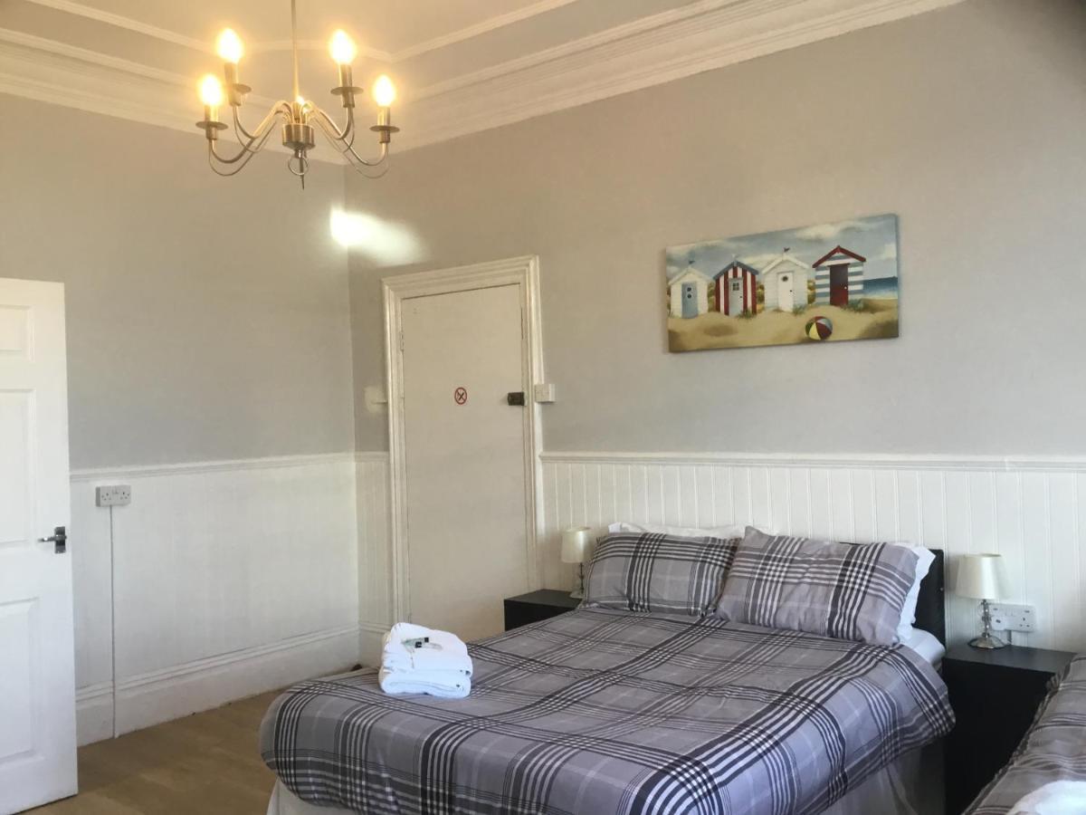 Cara Guesthouse Уитли-Бей Экстерьер фото