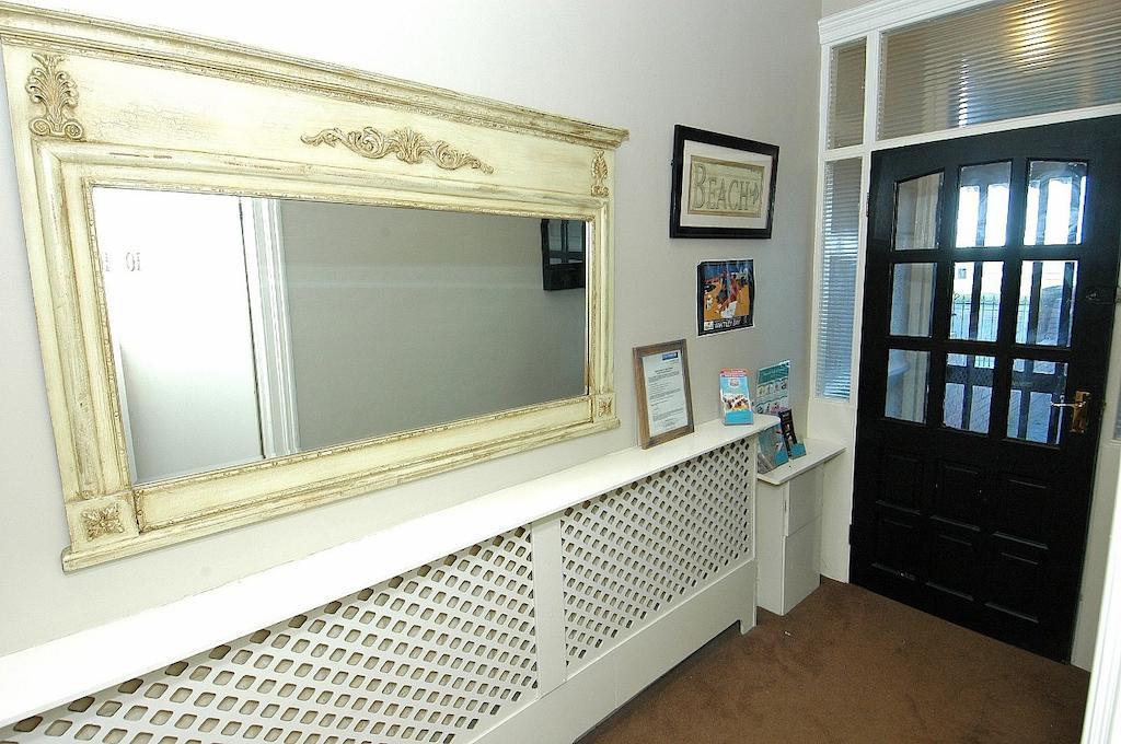 Cara Guesthouse Уитли-Бей Экстерьер фото