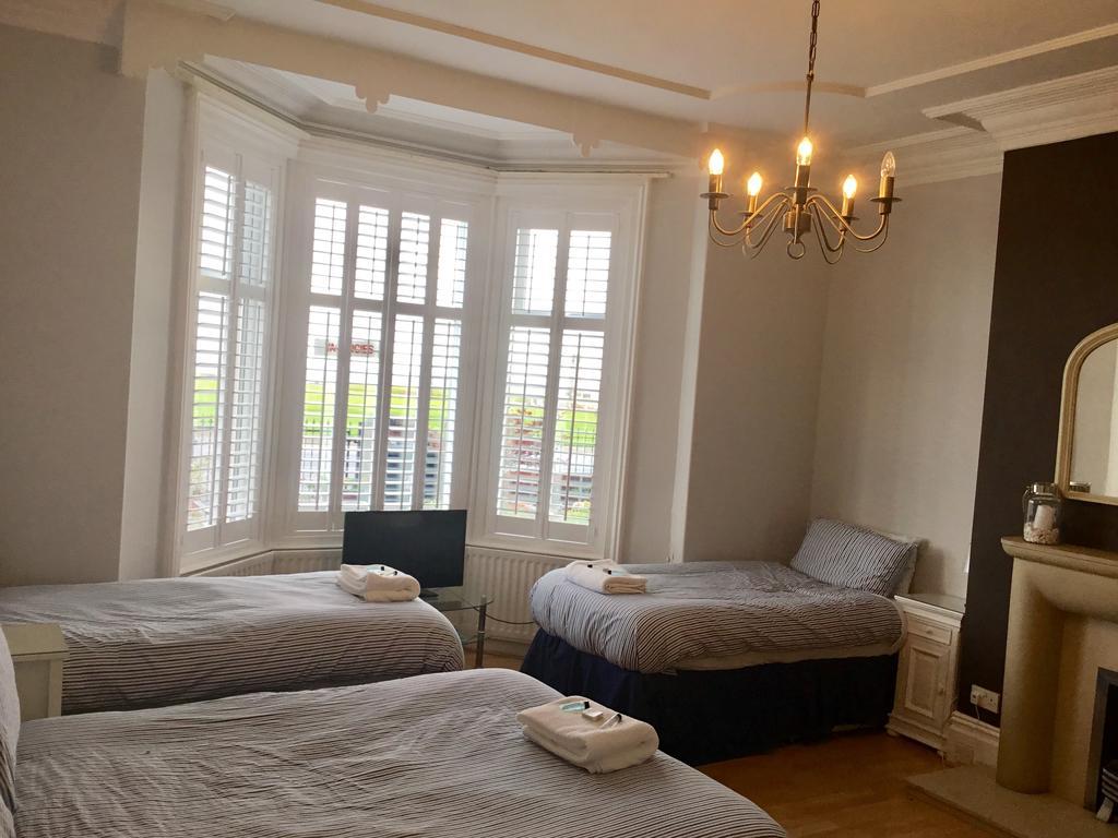 Cara Guesthouse Уитли-Бей Экстерьер фото