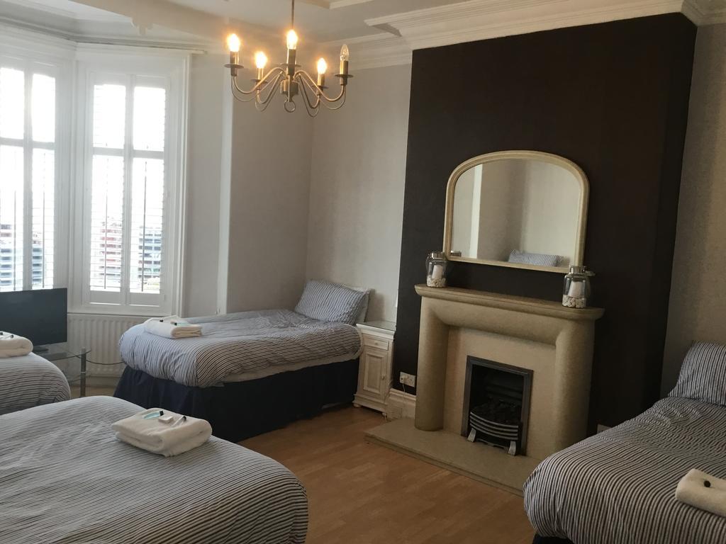 Cara Guesthouse Уитли-Бей Экстерьер фото