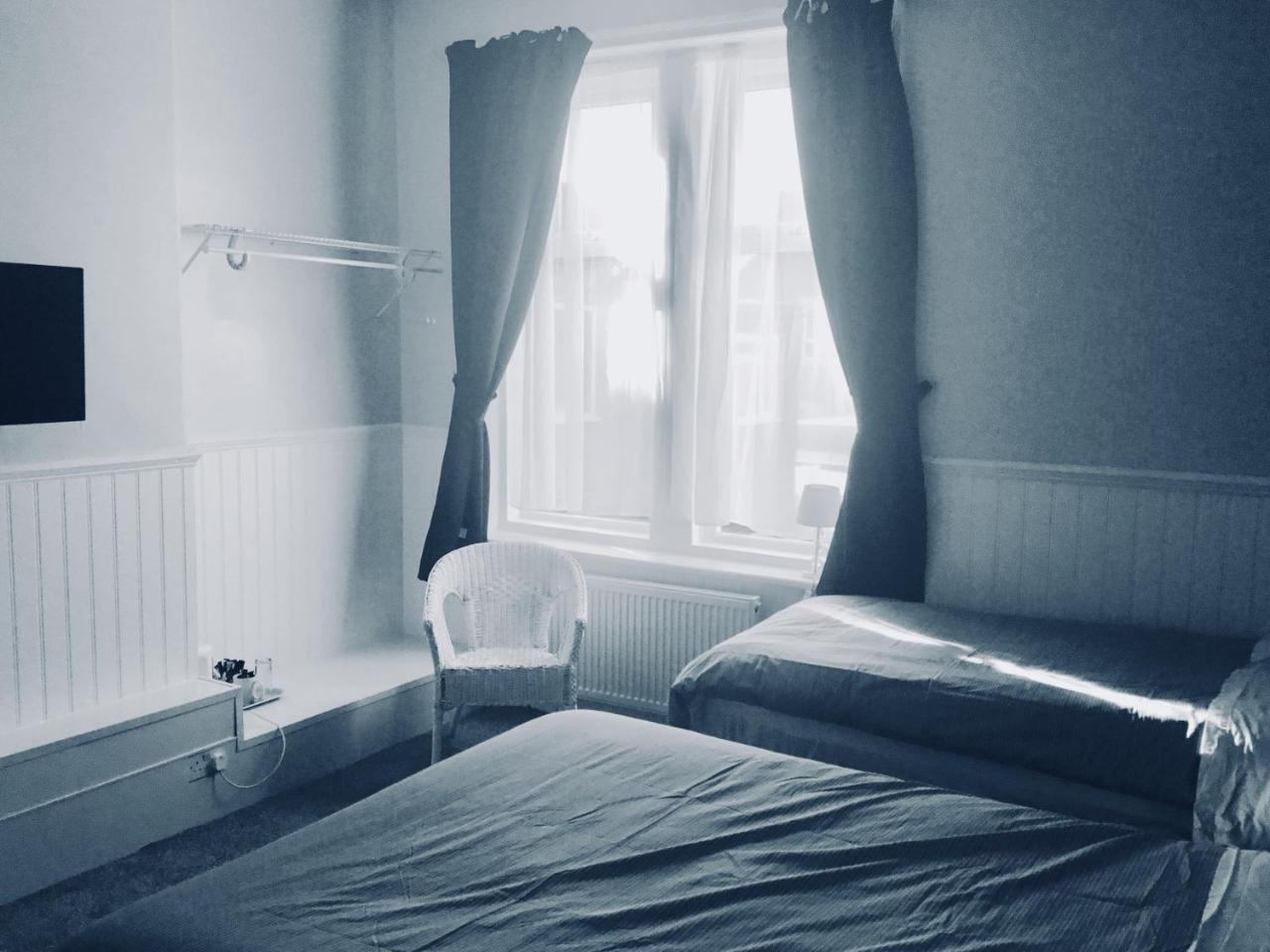 Cara Guesthouse Уитли-Бей Экстерьер фото